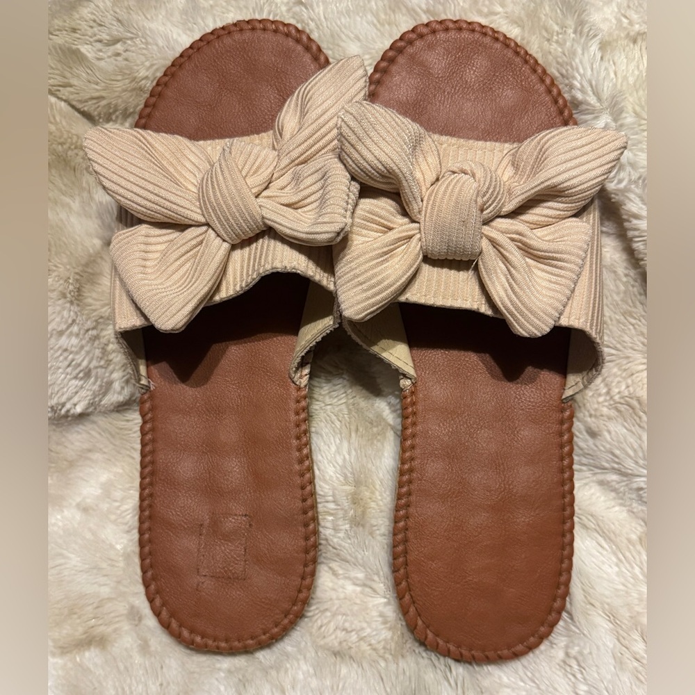 Women's Tan Bow Slide Sandals
